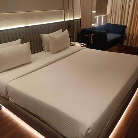 The Galgotias Hotel Gurugram Gurgaon Eksteriør billede