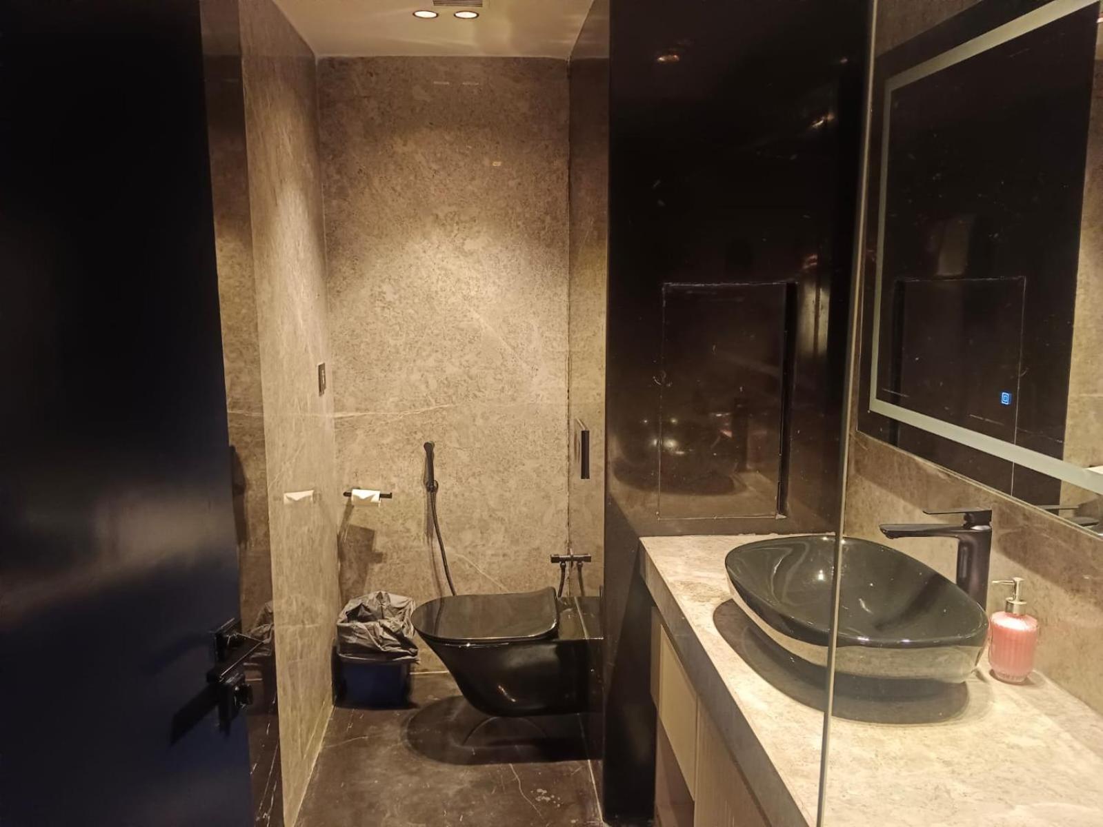 The Galgotias Hotel Gurugram Gurgaon Eksteriør billede